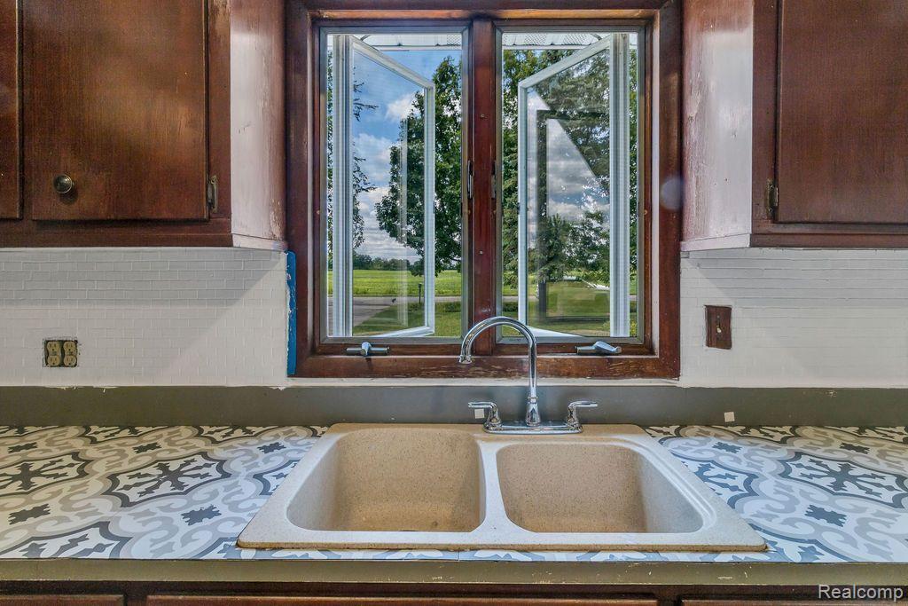 832 North Delaney Road Owosso, MI 48867 - Photo 13 of 24