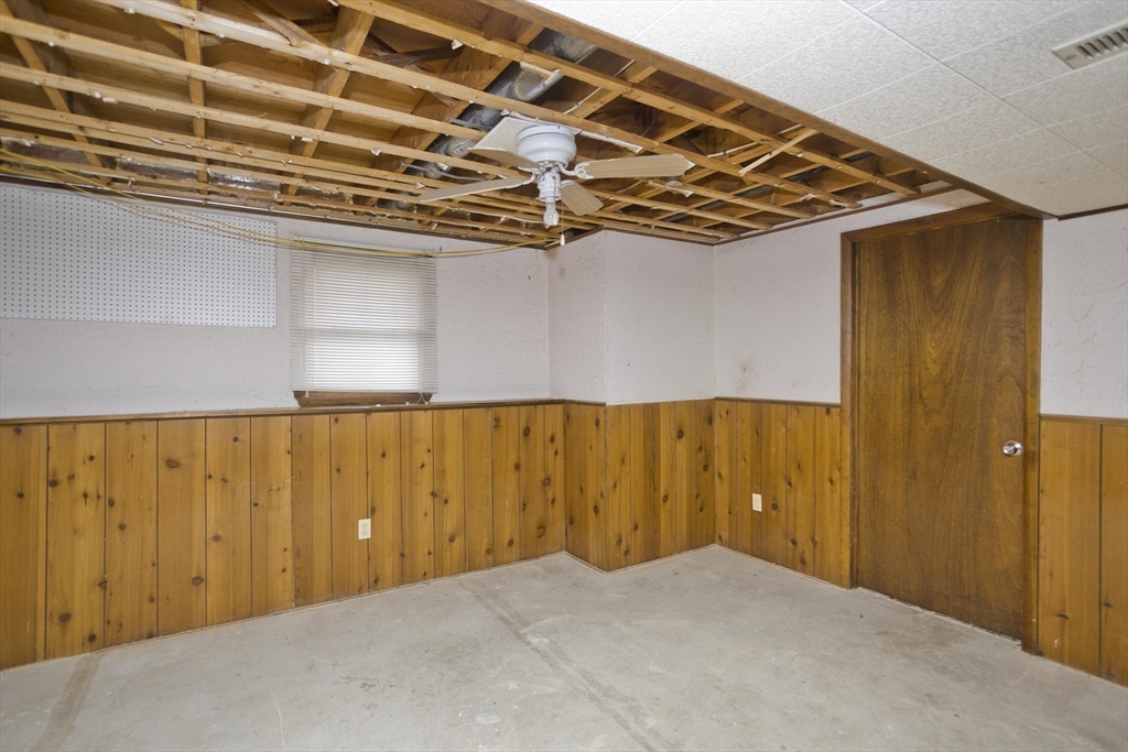 76 Paulk Terrace Springfield, MA 01128 - Photo 23 of 26 a view of a room