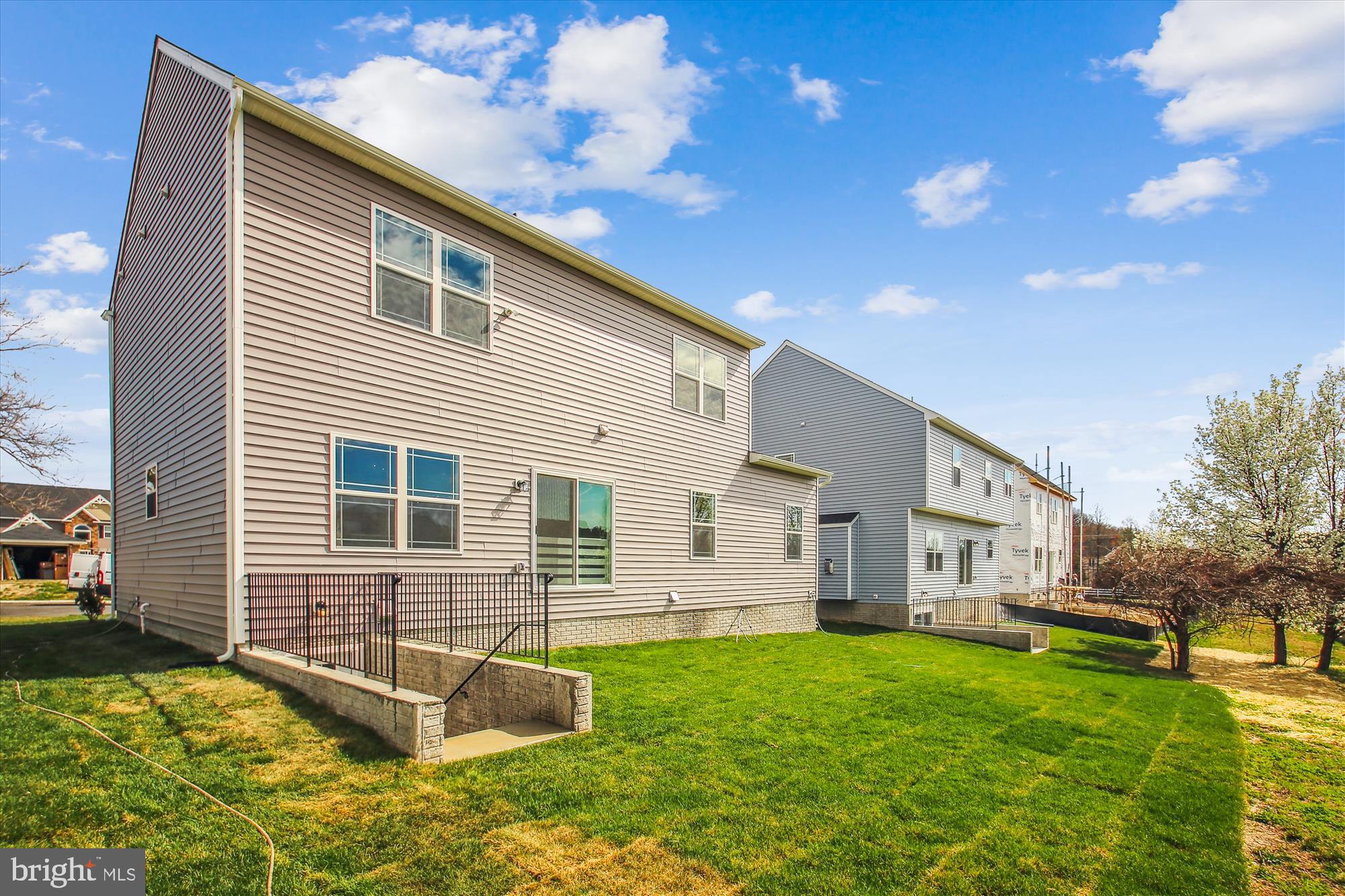 509 South Farm Crossing Road Severn, MD 21144 - Photo 33 of 35 a backyard of a house with table and chairs