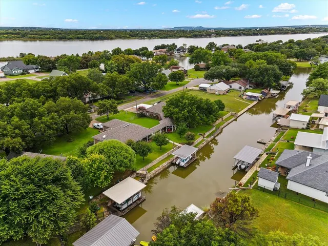 $380,500 | 417 Sky Harbour Court, Granbury, TX 76049