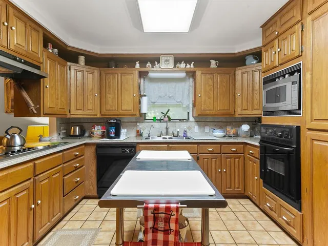 $380,500 | 417 Sky Harbour Court, Granbury, TX 76049