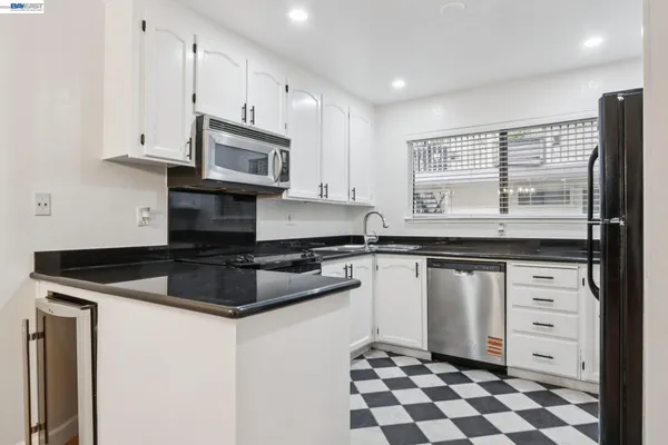$499,999 | 99 Cleaveland Road, Unit 15, Pleasant Hill, CA 94523