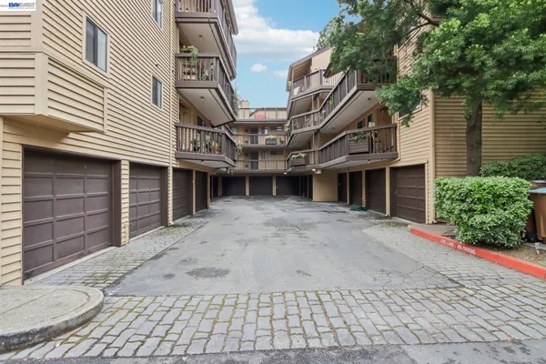 $499,999 | 99 Cleaveland Road, Unit 15, Pleasant Hill, CA 94523