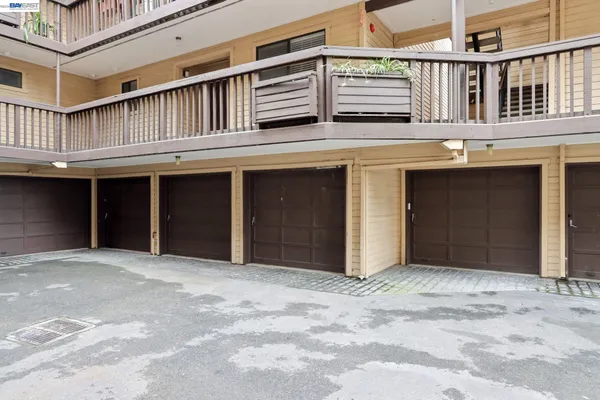 $499,999 | 99 Cleaveland Road, Unit 15, Pleasant Hill, CA 94523