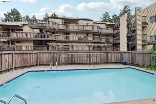 $499,999 | 99 Cleaveland Road, Unit 15, Pleasant Hill, CA 94523