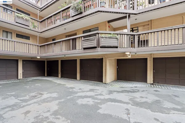 $499,999 | 99 Cleaveland Road, Unit 15, Pleasant Hill, CA 94523