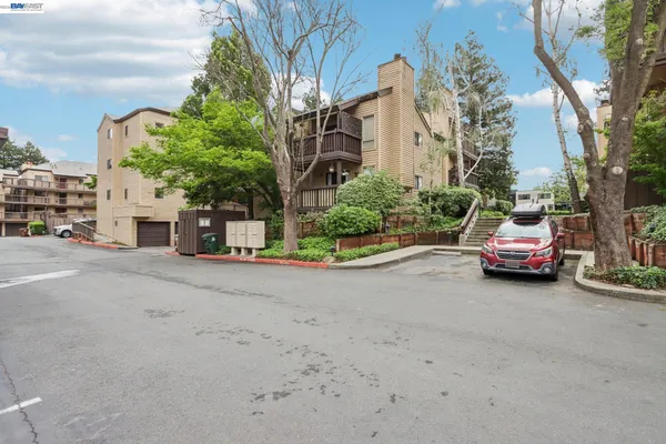 $499,999 | 99 Cleaveland Road, Unit 15, Pleasant Hill, CA 94523