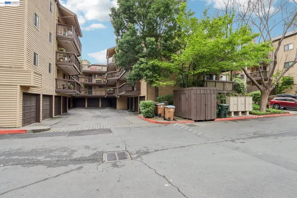 $499,999 | 99 Cleaveland Road, Unit 15, Pleasant Hill, CA 94523