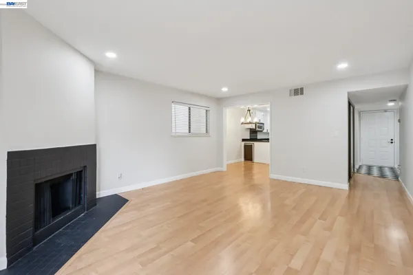 $499,999 | 99 Cleaveland Road, Unit 15, Pleasant Hill, CA 94523