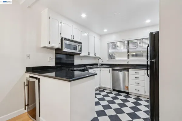 $499,999 | 99 Cleaveland Road, Unit 15, Pleasant Hill, CA 94523