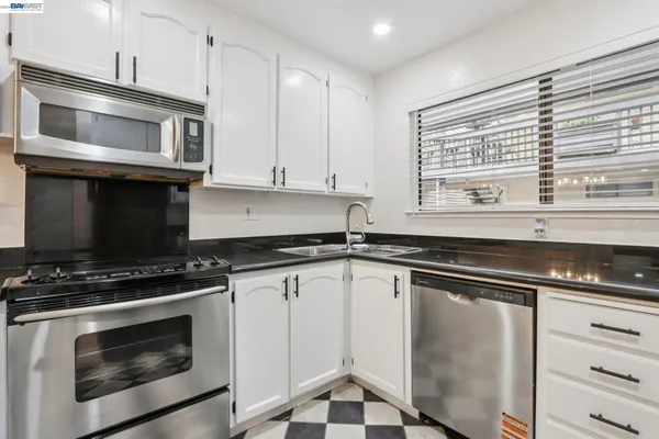 $499,999 | 99 Cleaveland Road, Unit 15, Pleasant Hill, CA 94523