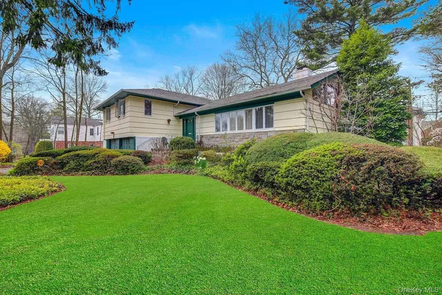 $1,948,000 | 25 North Drive, Great Neck, NY 11021