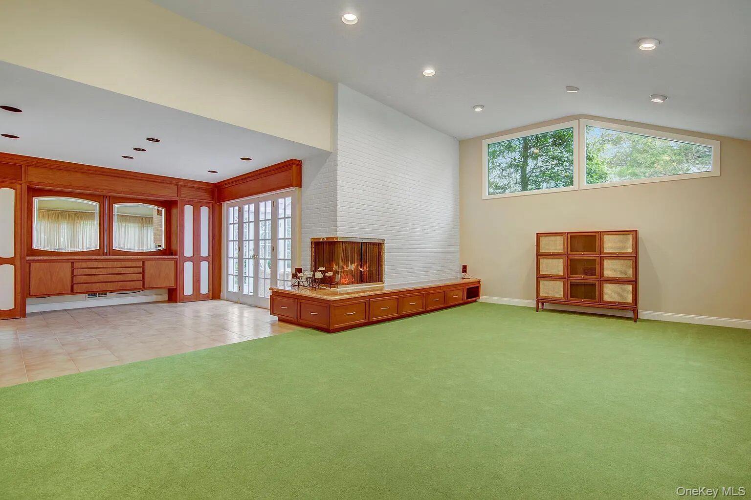 25 North Drive Great Neck, NY 11021 - Photo 4 of 12