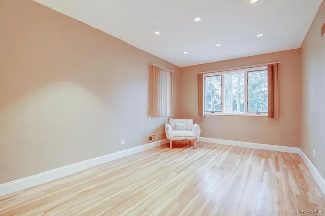 $1,948,000 | 25 North Drive, Great Neck, NY 11021