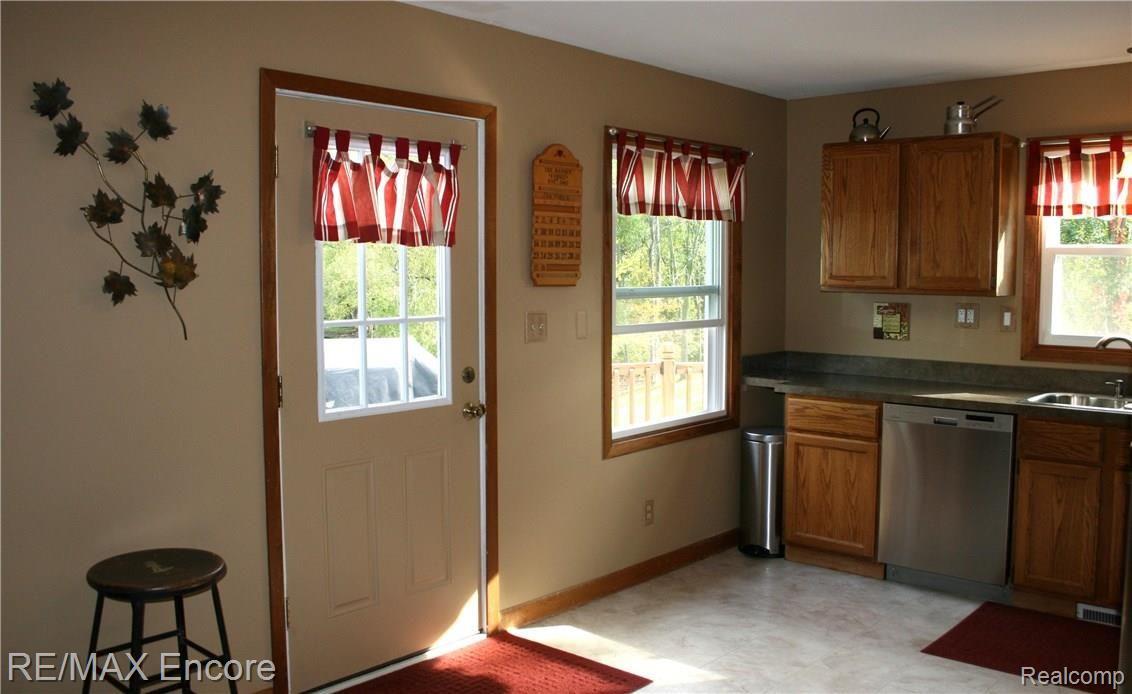 8657 Miller Road Clarkston, MI 48348 - Photo 8 of 44 IMG_2119.JPG