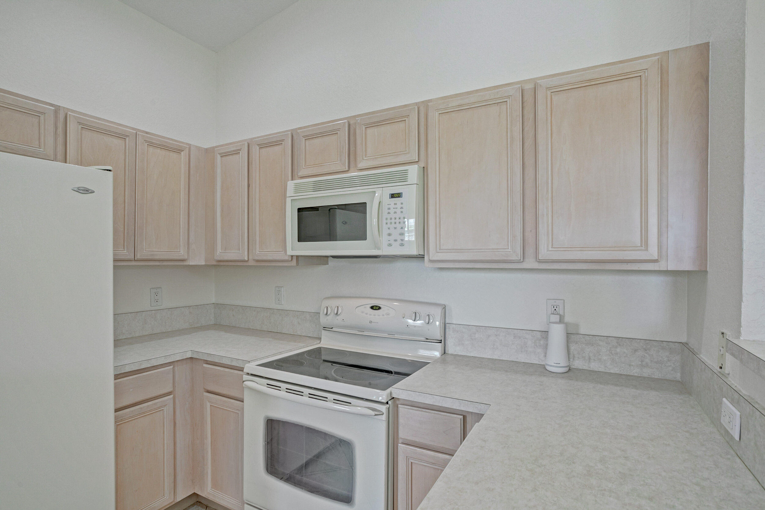 3109 Laurel Ridge Circle Riviera Beach, FL 33404 - Photo 3 of 48 Solid wood cabinets
