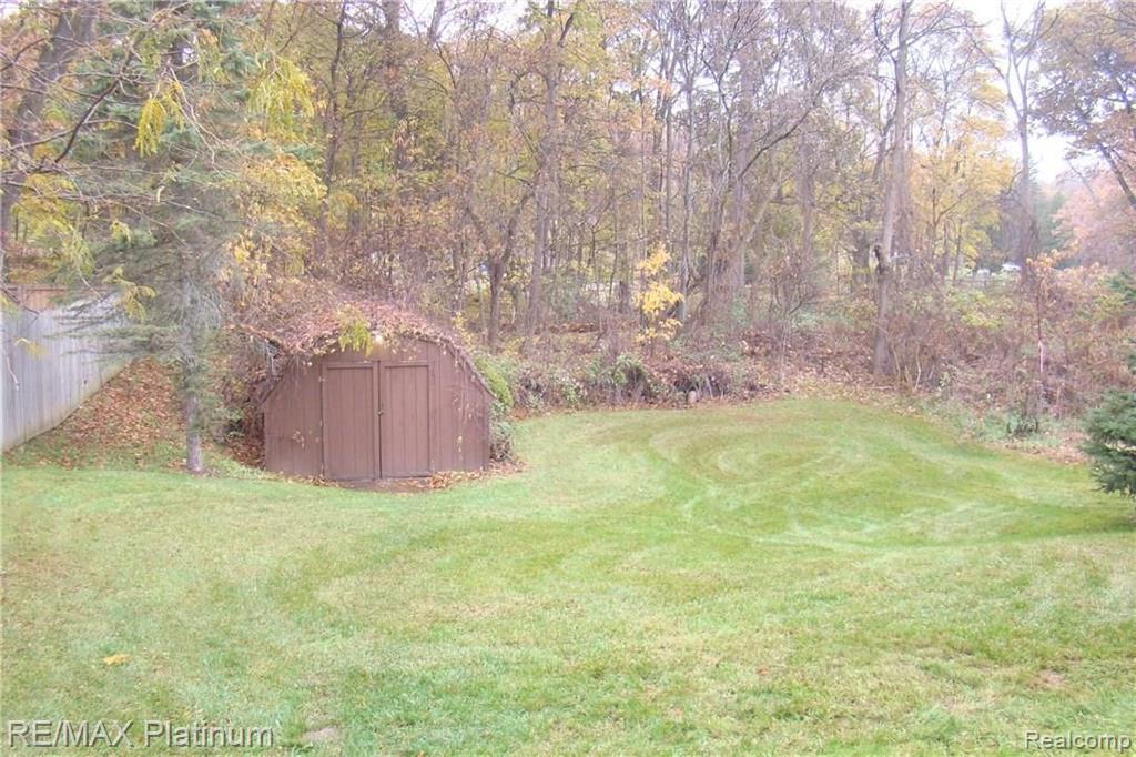 968 Parallel Street Fenton, MI 48430 - Photo 7 of 25