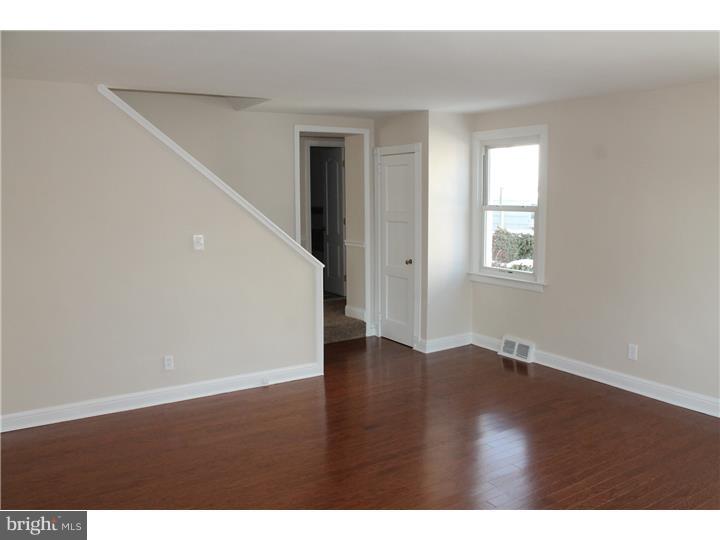 1019 Lamb Road Secane, PA 19018 - Photo 2 of 25 Living Room