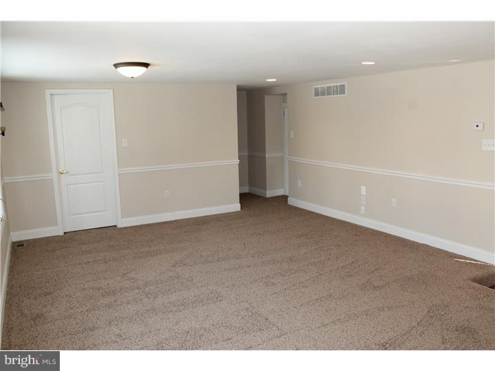 1019 Lamb Road Secane, PA 19018 - Photo 11 of 25 Family Room