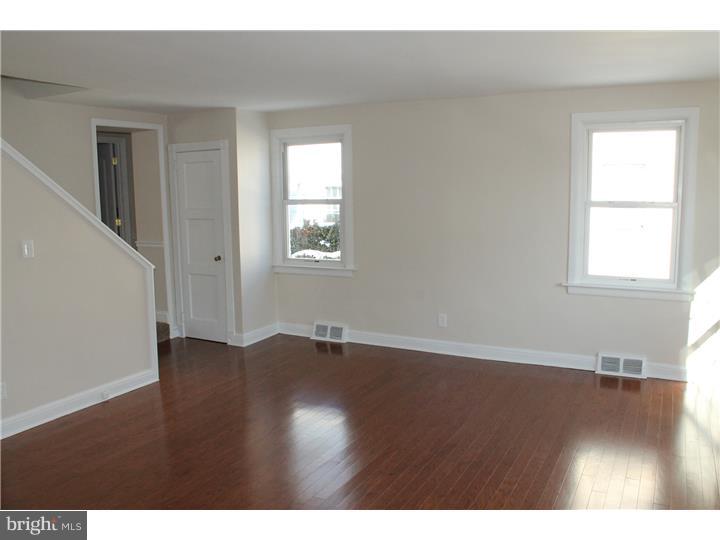 1019 Lamb Road Secane, PA 19018 - Photo 3 of 25 Living Room