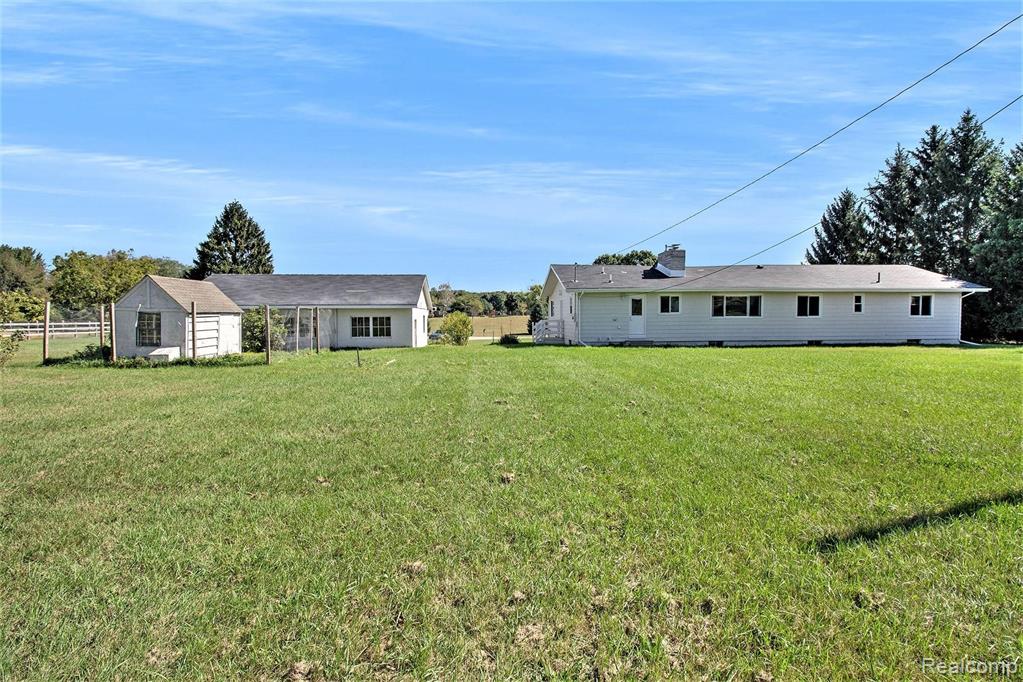 9230 Farley Road Pinckney, MI 48169 - Photo 6 of 25