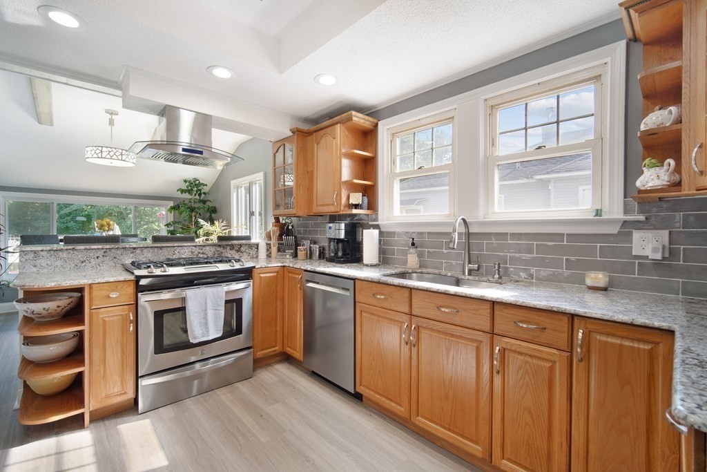 21 Porter Street Springfield, MA 01104 - Photo 12 of 34