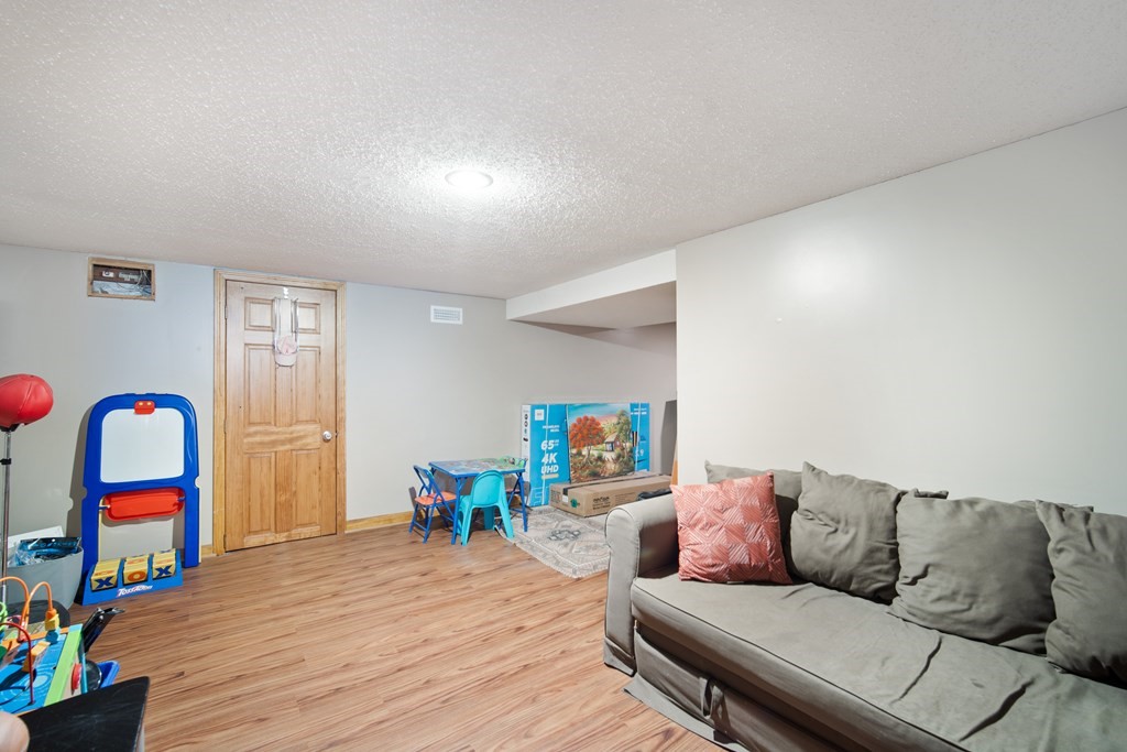 21 Porter Street Springfield, MA 01104 - Photo 33 of 34