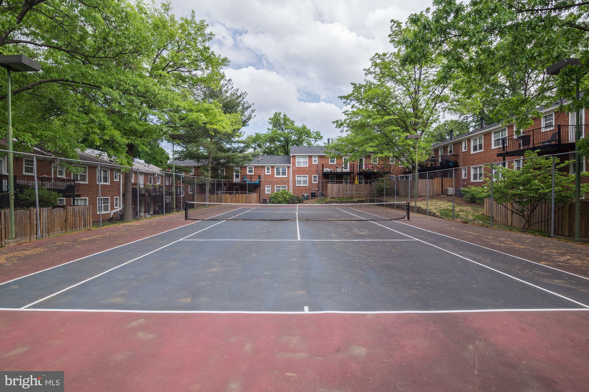 4626 B 28th Road South, Unit B Arlington, VA 22206 - Photo 22 of 22 a view of a tennis court