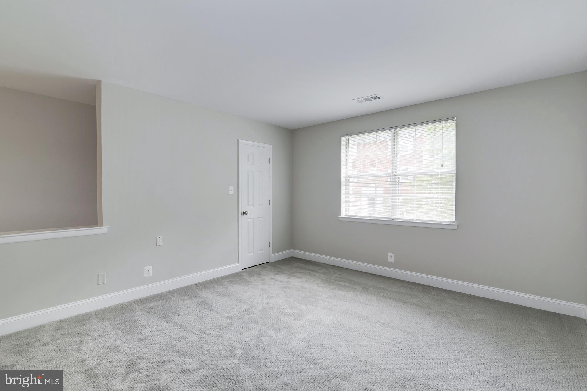 4626 B 28th Road South, Unit B Arlington, VA 22206 - Photo 6 of 22 an empty room with a window