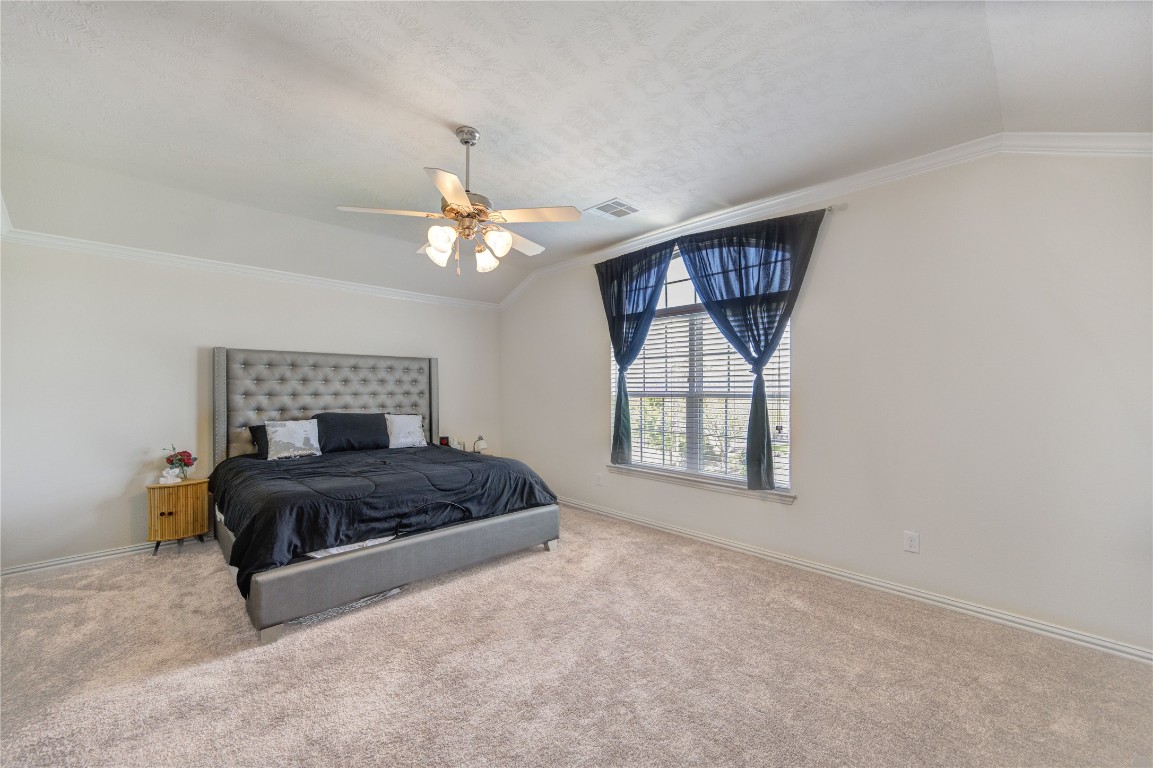 5103 Dartmoor Ridge Trail Houston, TX 77066 - Photo 22 of 47 a bedroom with a bed and a window