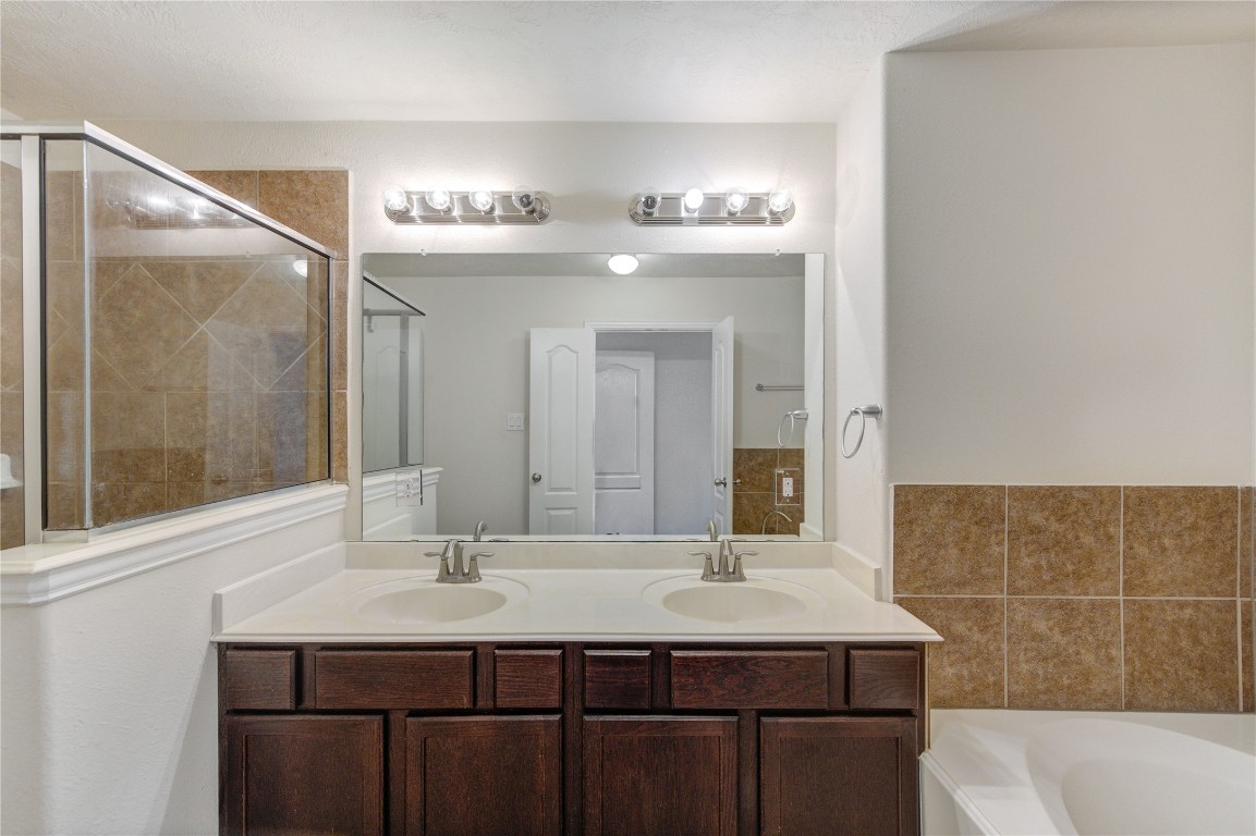 5103 Dartmoor Ridge Trail Houston, TX 77066 - Photo 25 of 47 a bathroom with a sink and a mirror