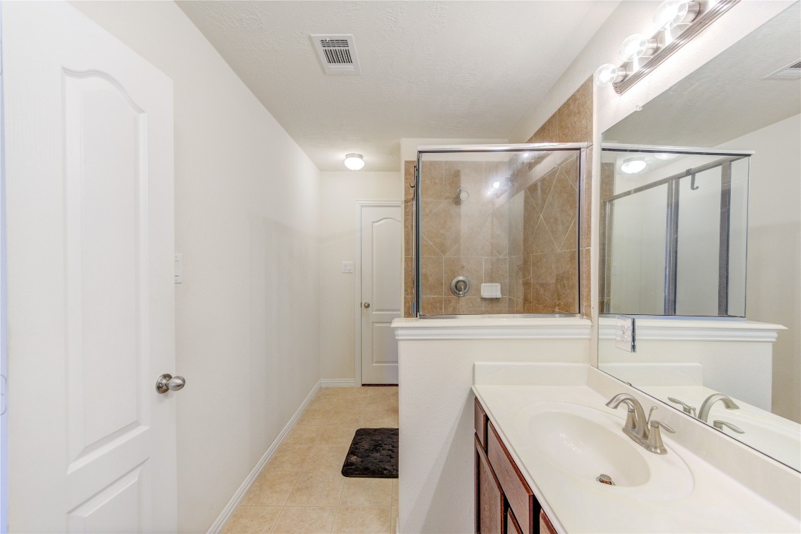 5103 Dartmoor Ridge Trail Houston, TX 77066 - Photo 27 of 47 a bathroom with a sink and a mirror