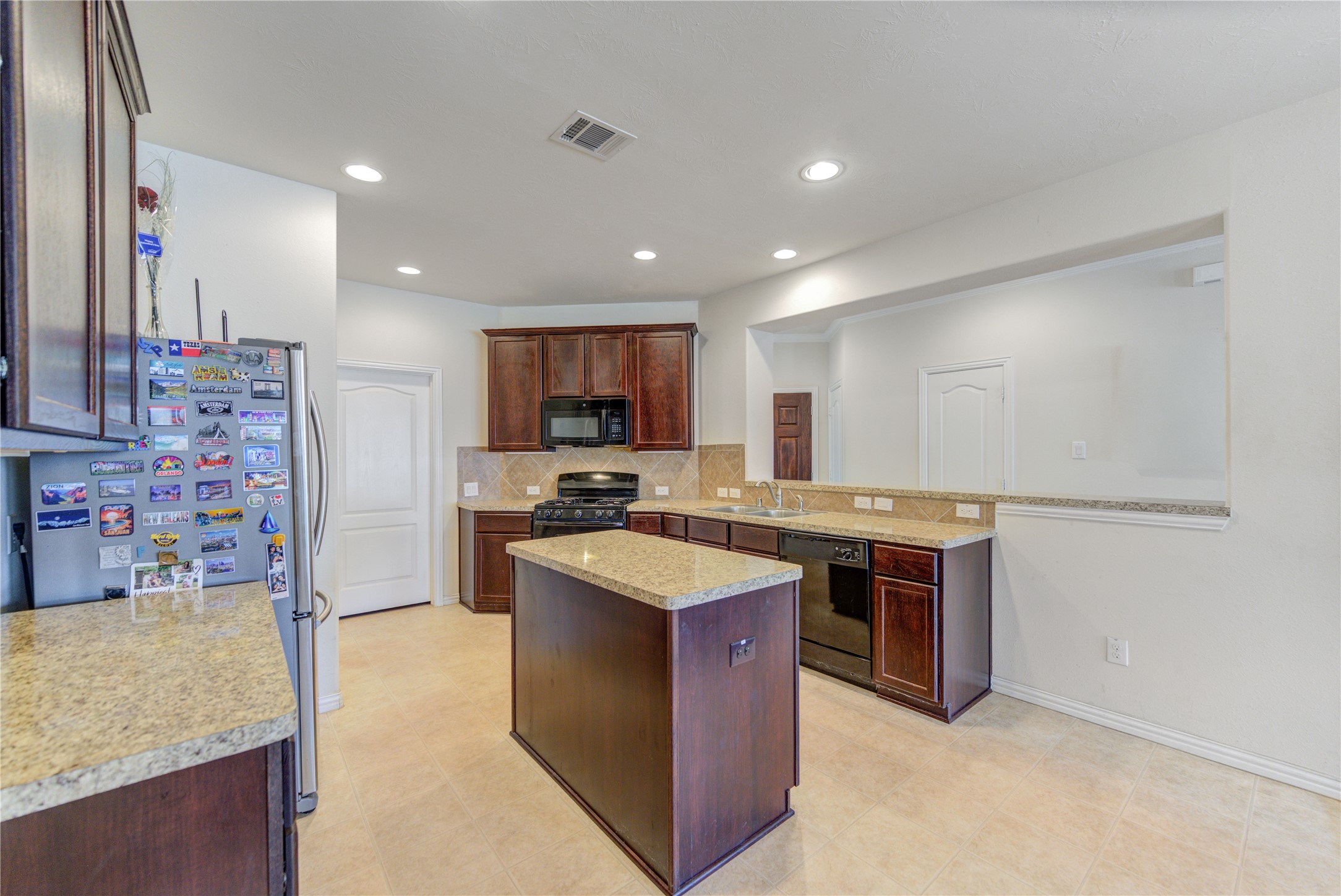 5103 Dartmoor Ridge Trail Houston, TX 77066 - Photo 3 of 47 A view from the kitchen to the entry door.
