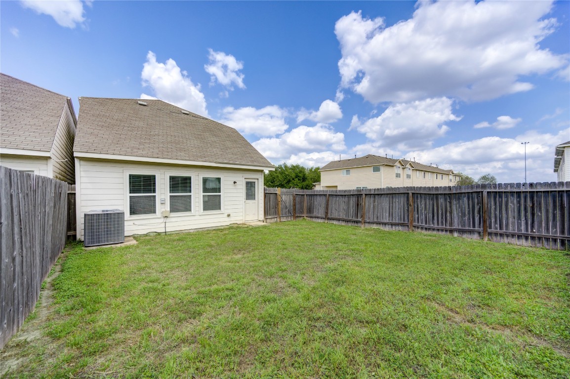 5103 Dartmoor Ridge Trail Houston, TX 77066 - Photo 38 of 47 a view of a house with backyard and garden