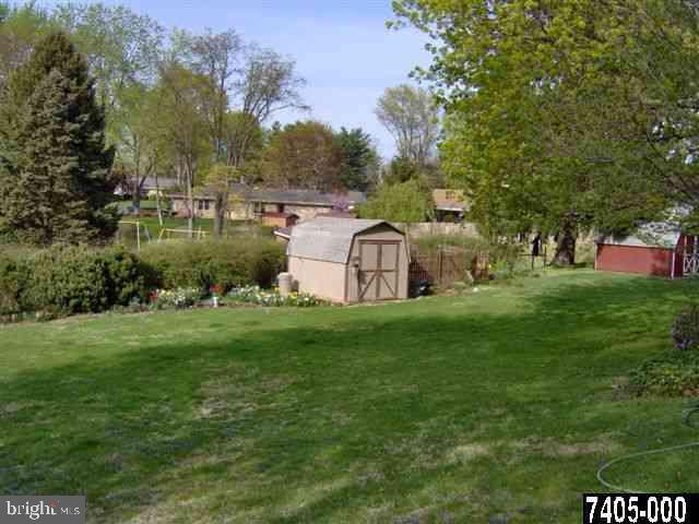 4057 Old Orchard Road York, PA 17402 - Photo 3 of 7 Gallery Image 3