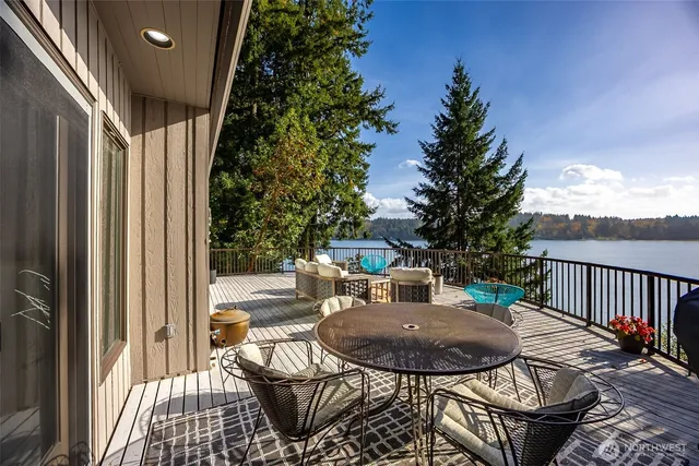 $1,200,000 | 5611 Sunrise Beach Road Northwest, Olympia, WA 98502