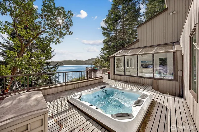 $1,200,000 | 5611 Sunrise Beach Road Northwest, Olympia, WA 98502