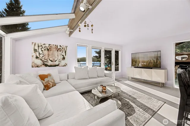 $1,200,000 | 5611 Sunrise Beach Road Northwest, Olympia, WA 98502