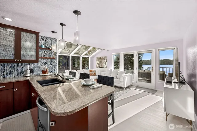 $1,200,000 | 5611 Sunrise Beach Road Northwest, Olympia, WA 98502