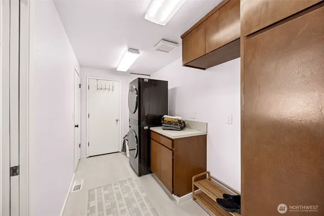 $1,200,000 | 5611 Sunrise Beach Road Northwest, Olympia, WA 98502