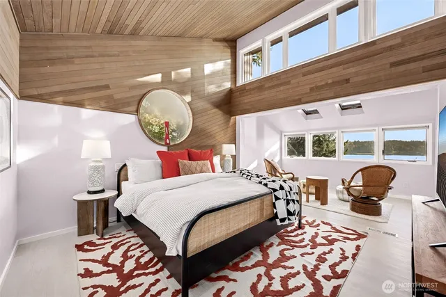 $1,200,000 | 5611 Sunrise Beach Road Northwest, Olympia, WA 98502