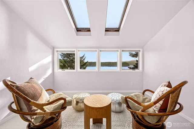 $1,200,000 | 5611 Sunrise Beach Road Northwest, Olympia, WA 98502