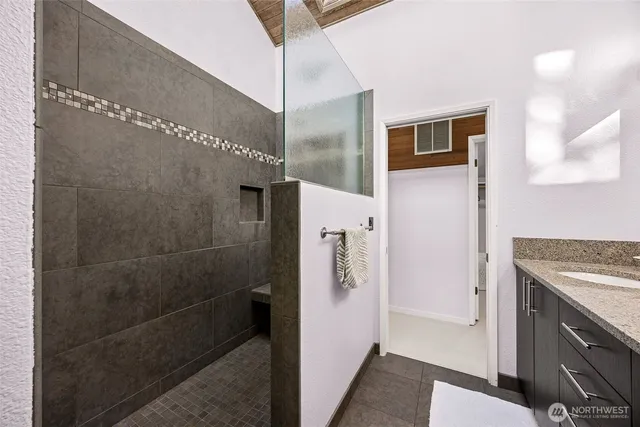 $1,200,000 | 5611 Sunrise Beach Road Northwest, Olympia, WA 98502