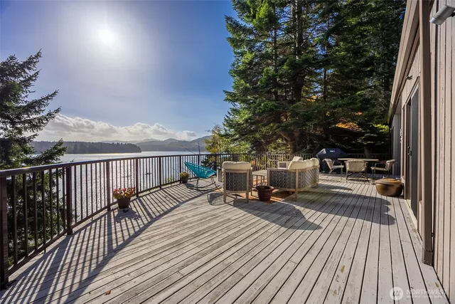 $1,200,000 | 5611 Sunrise Beach Road Northwest, Olympia, WA 98502