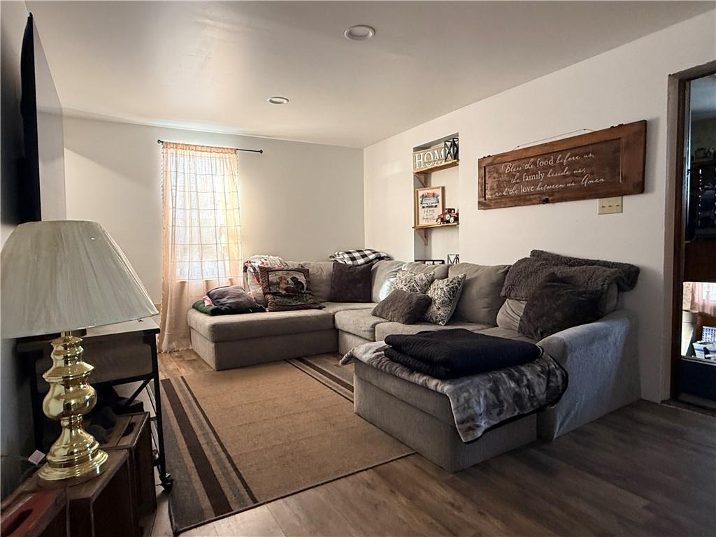 2270 Freeport Road Kittanning, PA 16201 - Photo 10 of 19 Living Room