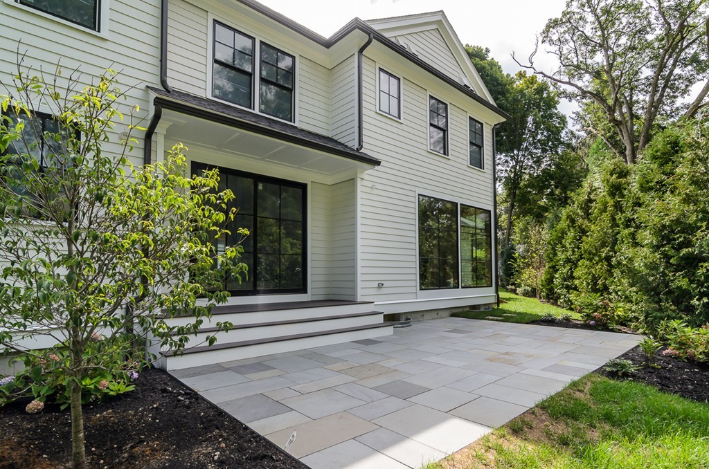 7 Park Avenue Wellesley, MA 02481 - Photo 4 of 4