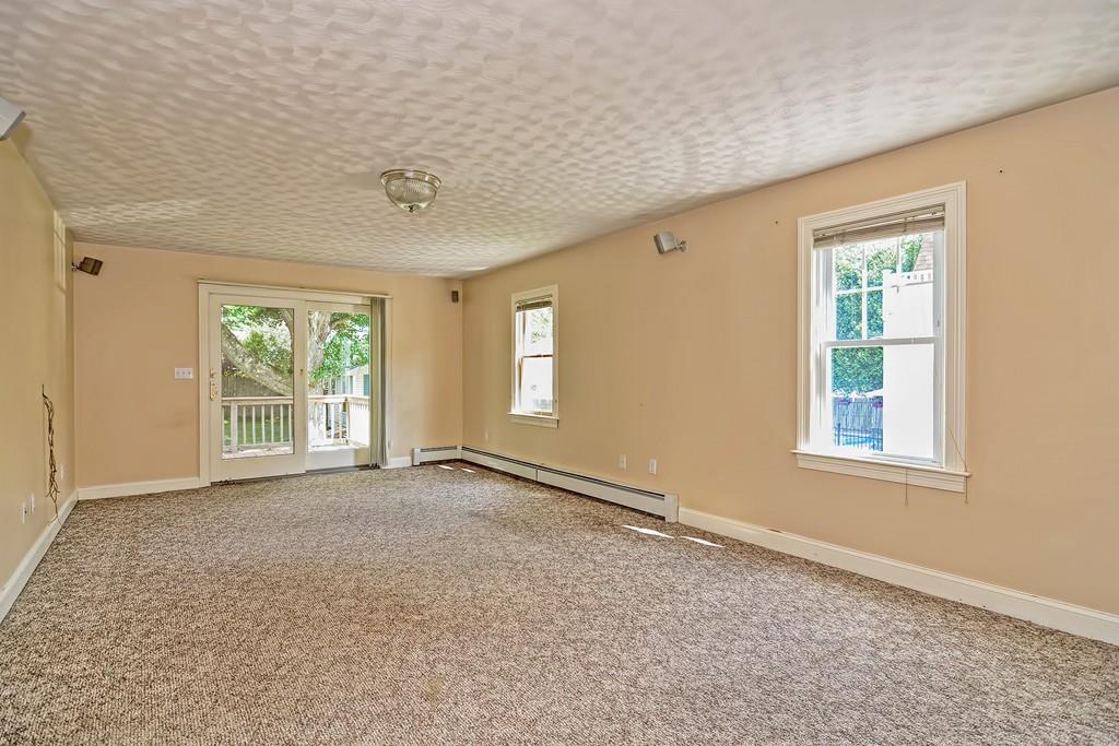 27 Dellwood Road Worcester, MA 01602 - Photo 15 of 35