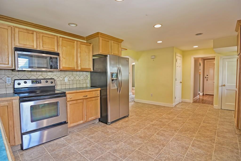 27 Dellwood Road Worcester, MA 01602 - Photo 7 of 35
