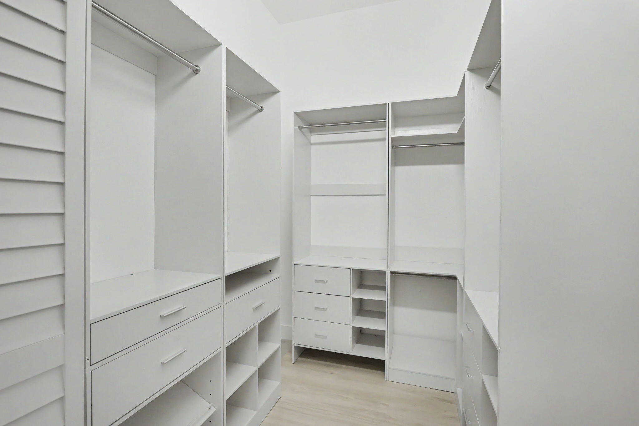 7832 Rockford Road Boynton Beach, FL 33472 - Photo 18 of 40 a view of walk in closet