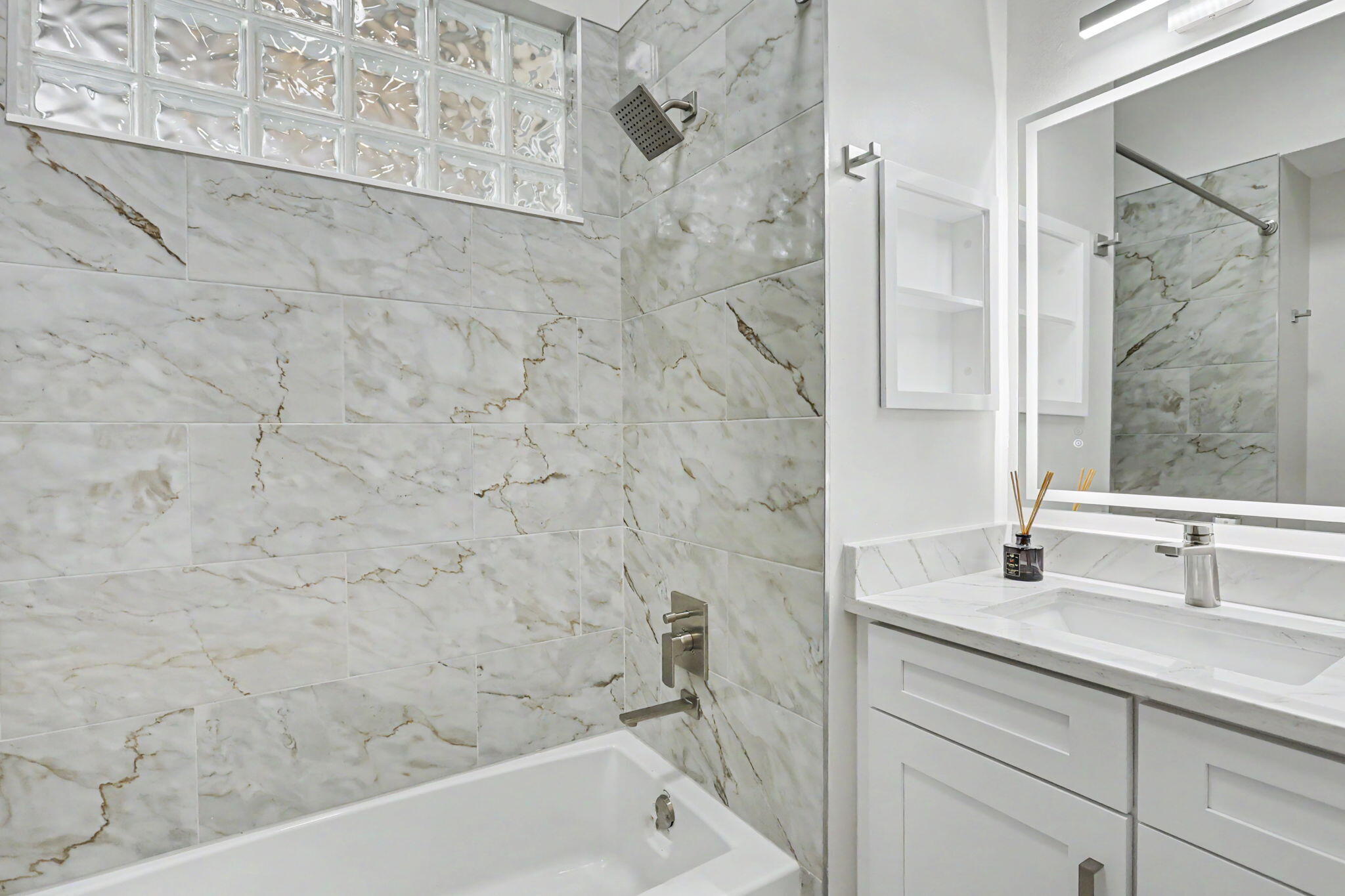 7832 Rockford Road Boynton Beach, FL 33472 - Photo 26 of 40 a bathroom with a sink and a bathtub